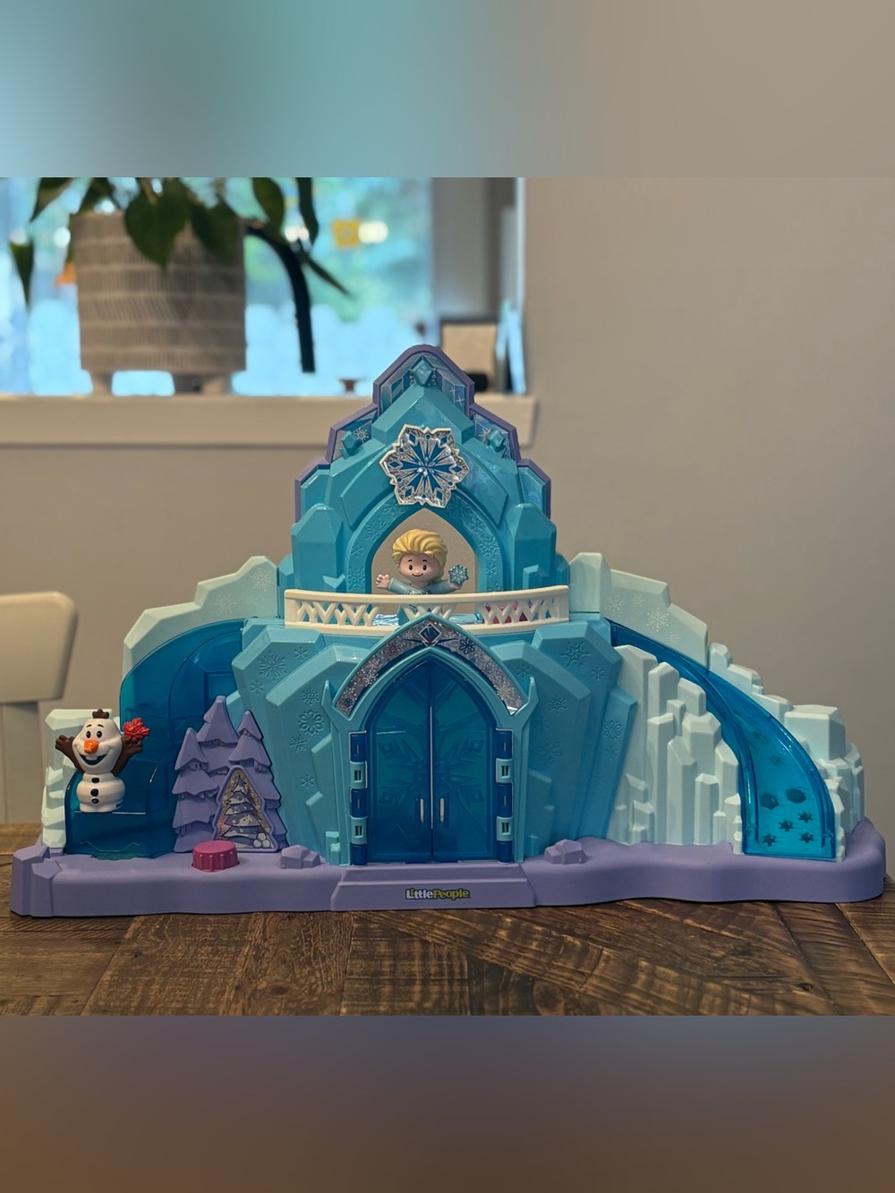 Little People Disney Frozen’s Elsa’s Ice Palace Musical Playset